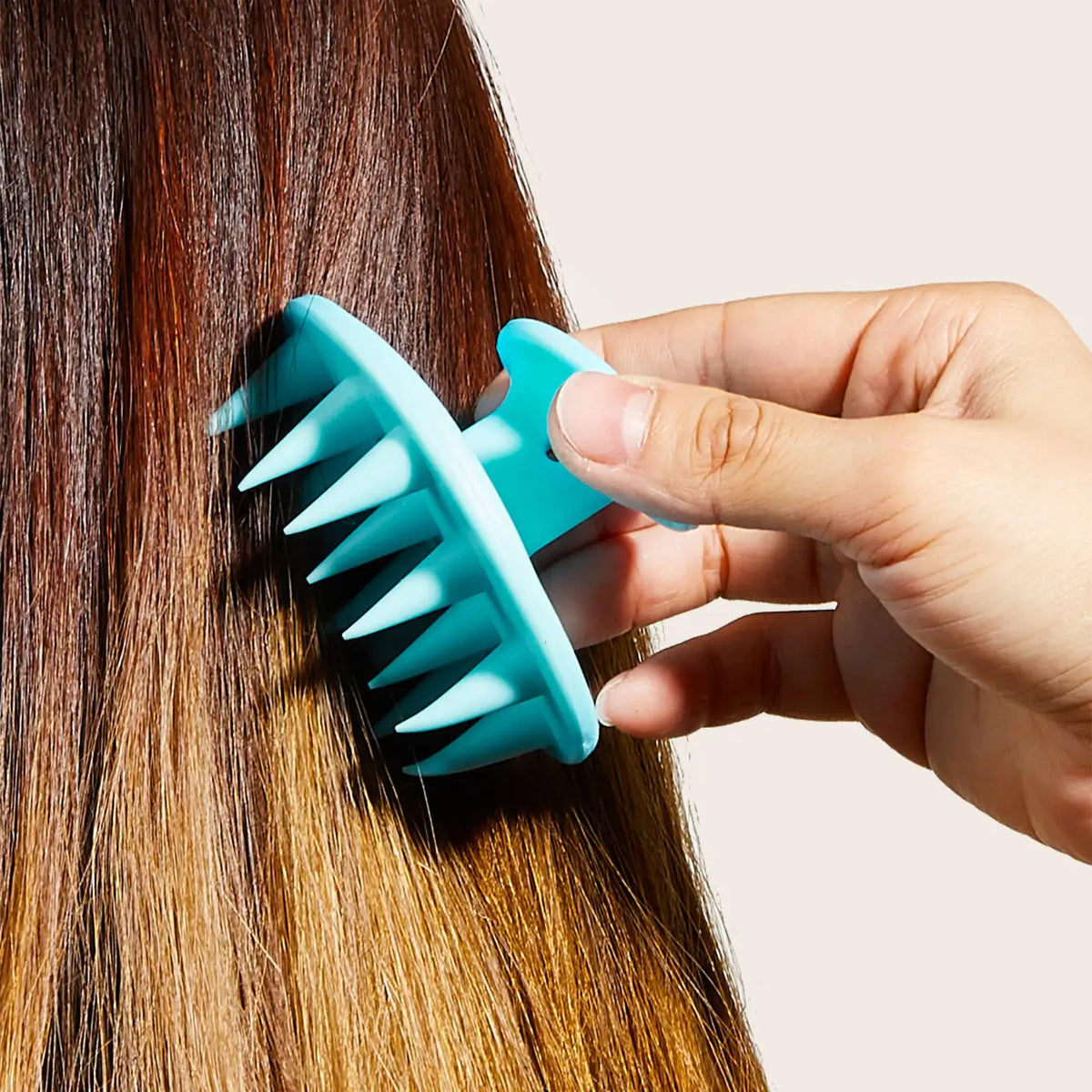 Brosse massante en silicone pour cuir chevelu – vue produit 2